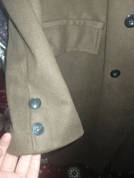 Palto yangi kiyilmagan etketka bilan