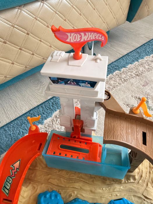 Трасса hotwheels