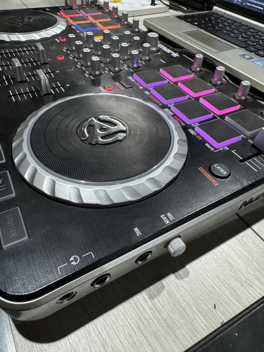 Numark mixtrack quad