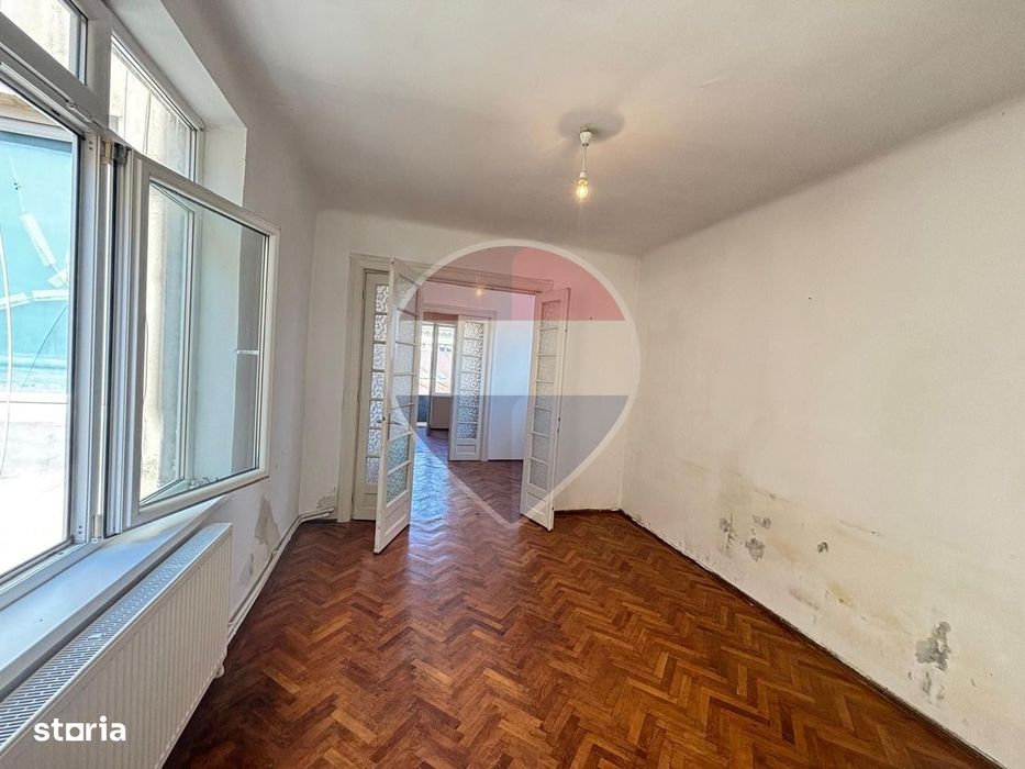 Centrul Istoric București - 3 camere, balcon, 2 boxe, clădire Art Deco