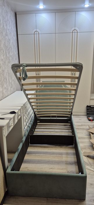 Кровать 180/90 с матрасом