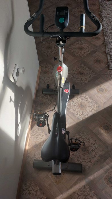 Вело тренажер  новый