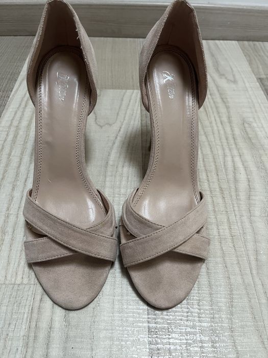 Sandale nude, cu toc