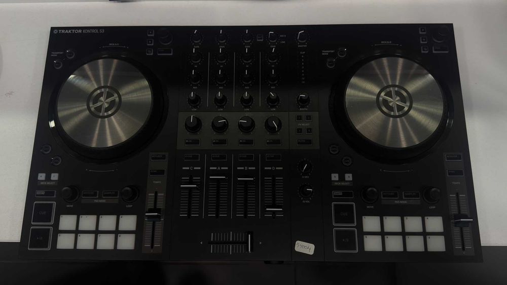 Hope Amanet P7 Consola DJ Native Instruments Traktor Kontrol S3