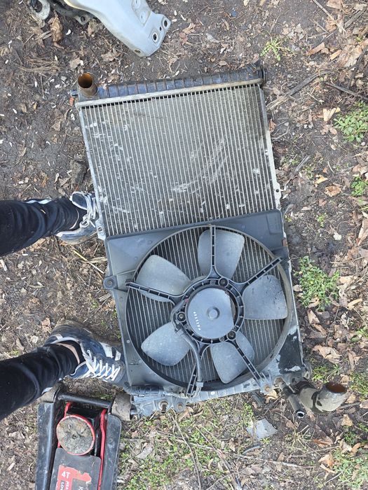Какво да е радиатор за Kia Carnival 2.9 TD 2004 година