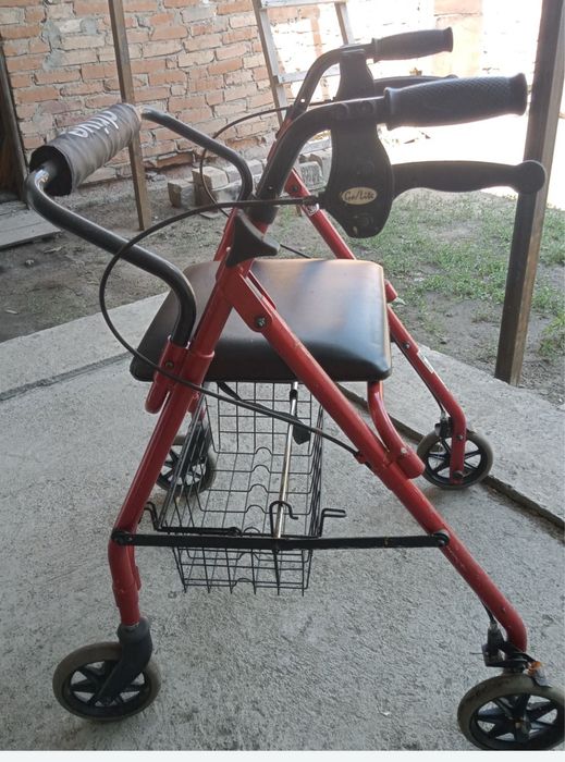 Кресло- ходунок..