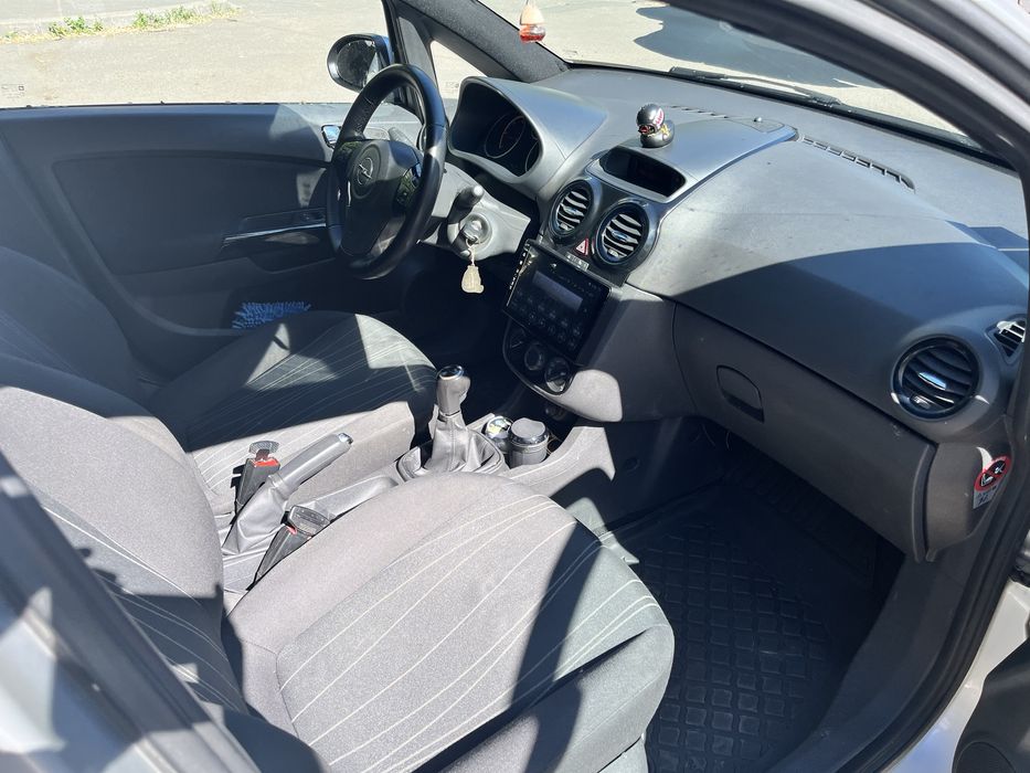 Inchiriez auto Opel Corsa, Diesel ,