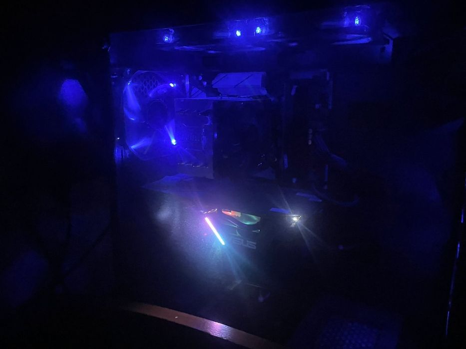 Продам компьютер почти новый.