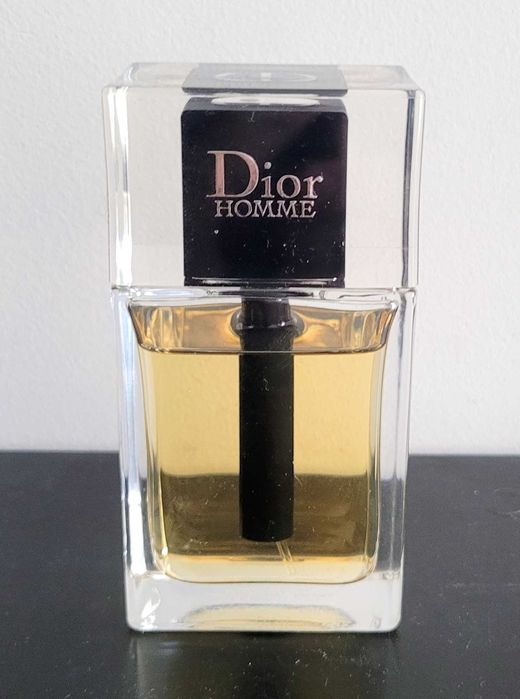 Dior Homme,  Valentino Intense, Versace Oud Noir, Mancera Red Tobacco, Guerlain L'Instant, Noir Ambre Versace Eros Boss Bottled