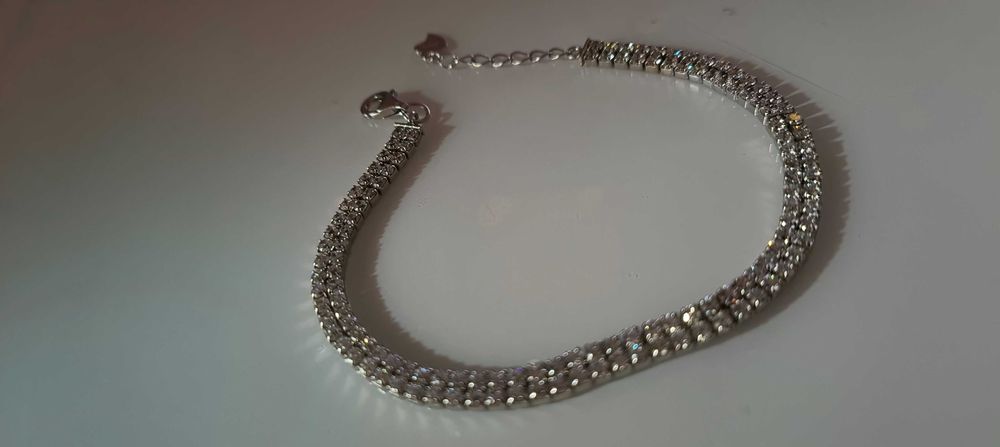 Дамска сребърна гривна с циркони