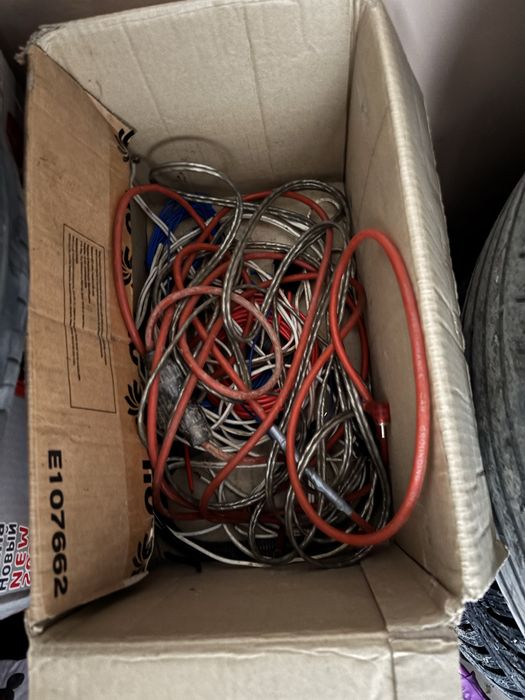 Сабуфер усилителмен тоқтарымен сатылады