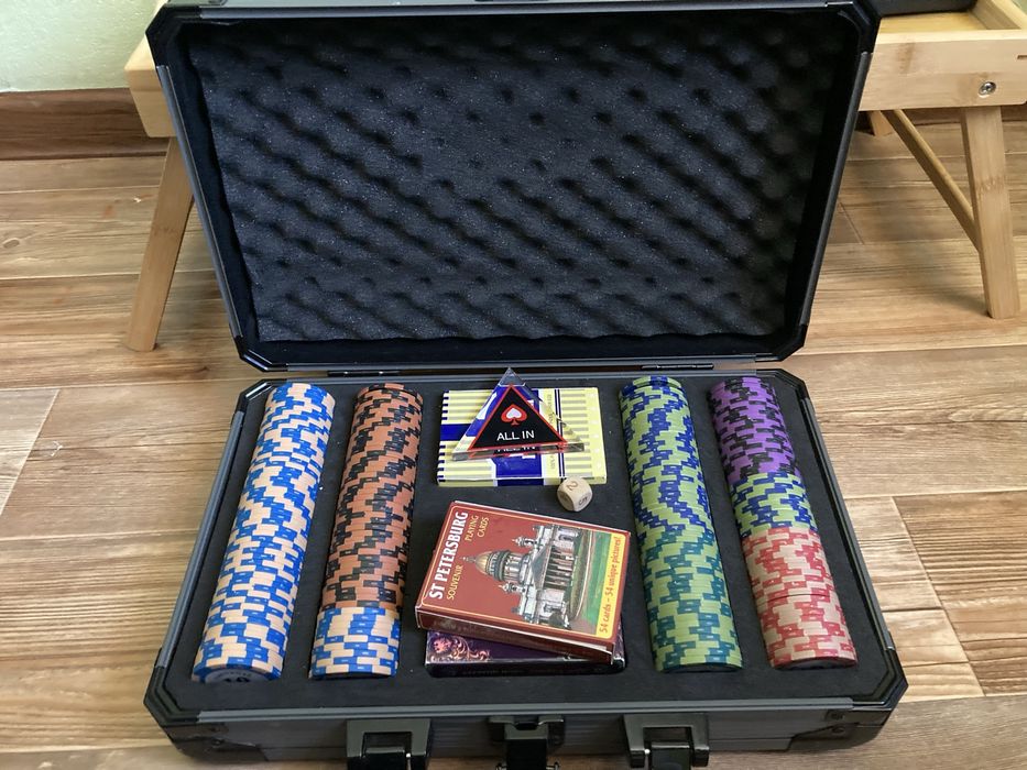 Набор покер чемоданчик сукно