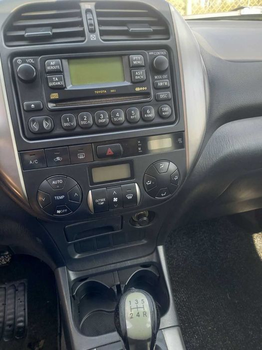 продавам Toyota Rav4