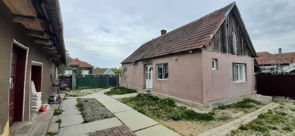 Casa de închiriat la tara