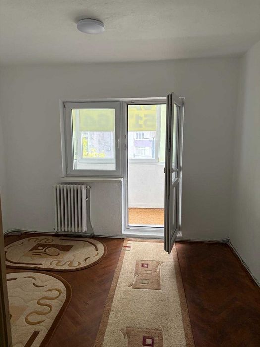 apartament 3 camere A.Muresanu langa blocul Lama
