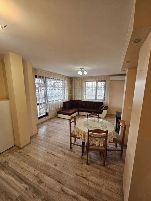 Тристаен апартамент в Смирненски