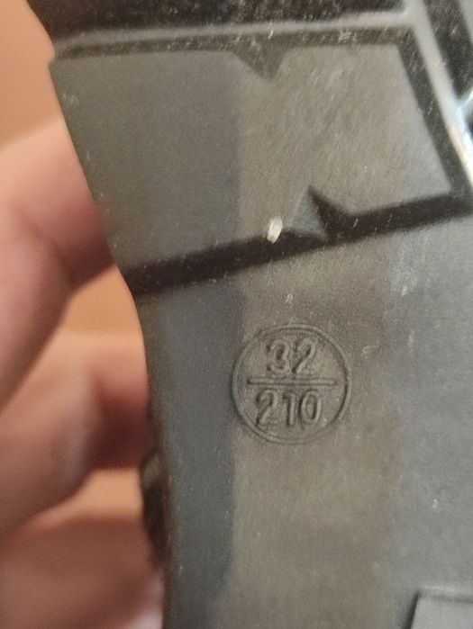 Обувь для мальчиков размер 33 и 34.