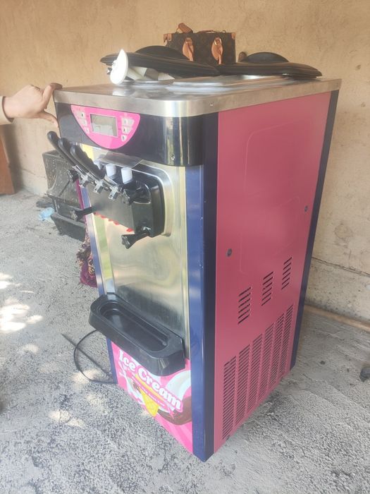 Киоск и апарат мароженное