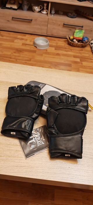 Manusi MMA Everlast ca și noi