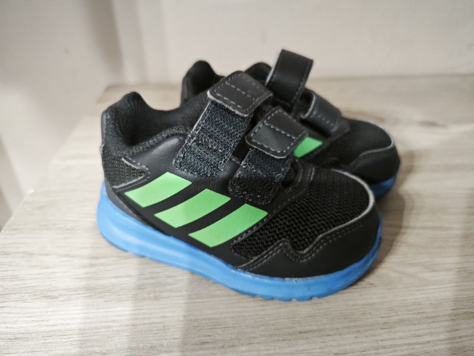 Обувки за момче  20 размер Адидас  adidas