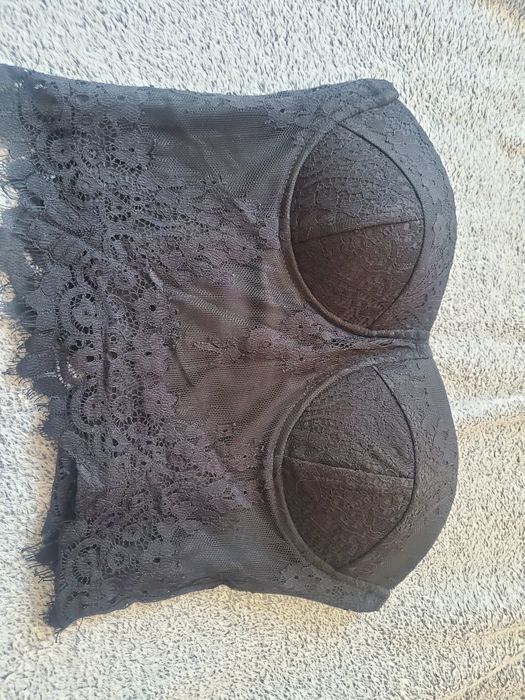 Черно дантелено бюстие