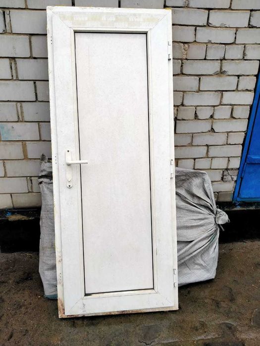 Продам двери пластиковые.
