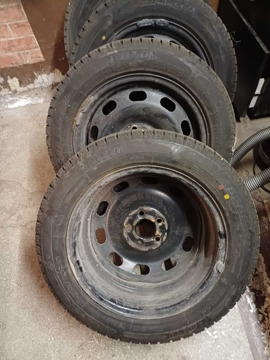 Продавам зимни гуми BOTO със железни джанти 5/100..195/55/15