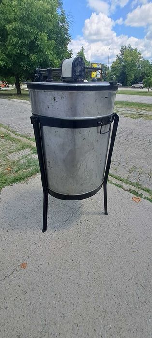 Центрофуга за мед