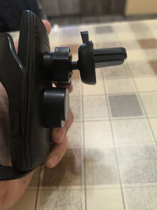 Стойка за кола,безжично зареждане