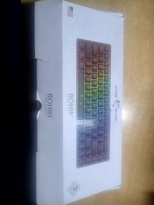Tastatura white SHARK(pentru piese)( niște butoane defecte)