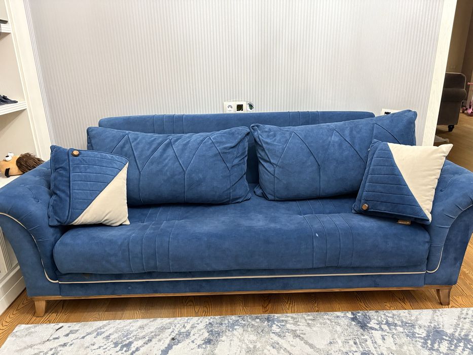Продам синий диван раздвижной