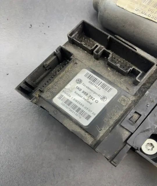 Motoras macara geam spate dreapta Volkswagen VW Passat 2007