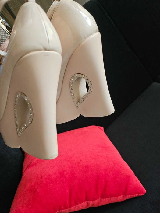 Италиански елегантни Обувки с камъни