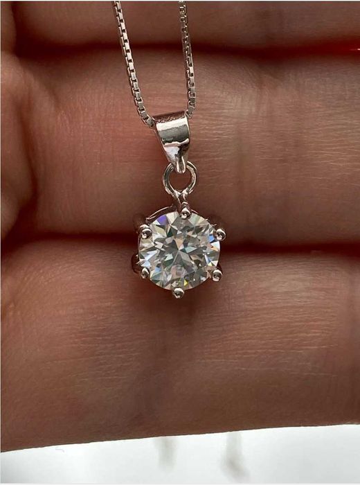 Сребърнo Колие 925 с Платинено покритие и камък Мойсанит - 4 карата!