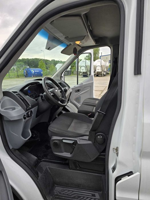 Autoutilitara Ford Transit - Primul proprietar