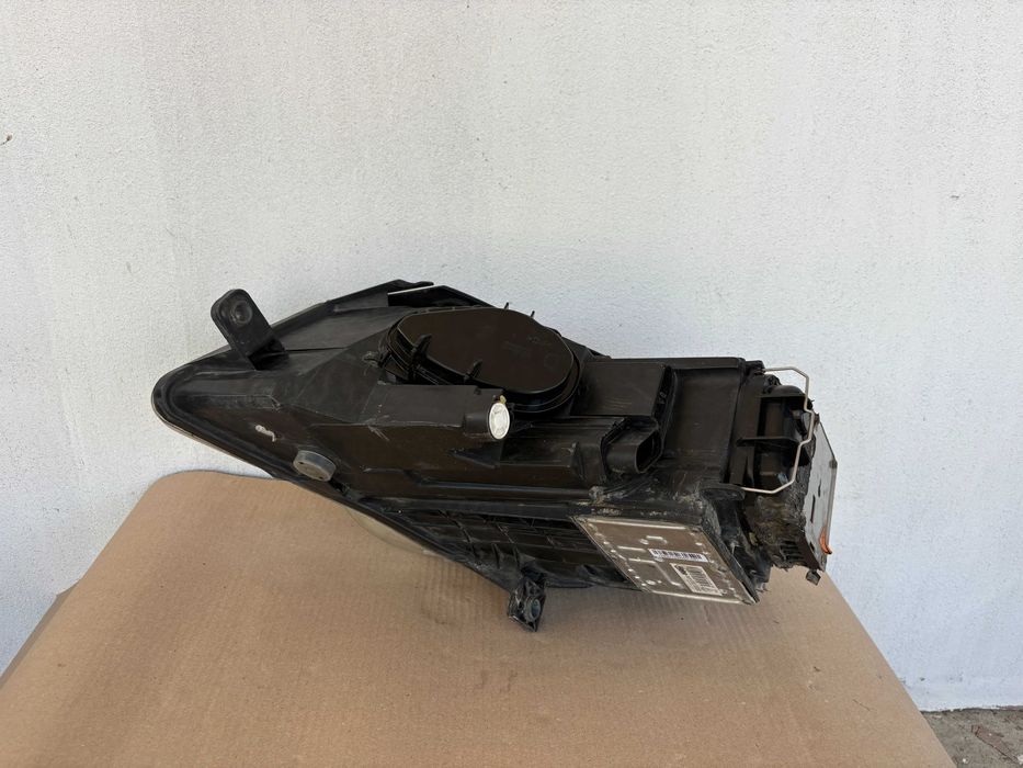 Far dreapta xenon Vw Passat B6 dupa 2005 cod 3C0941752D