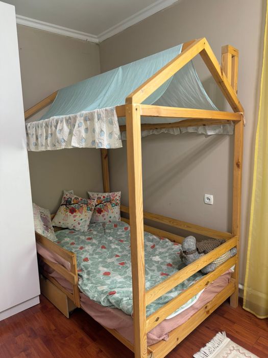 Кровать домик из дерева