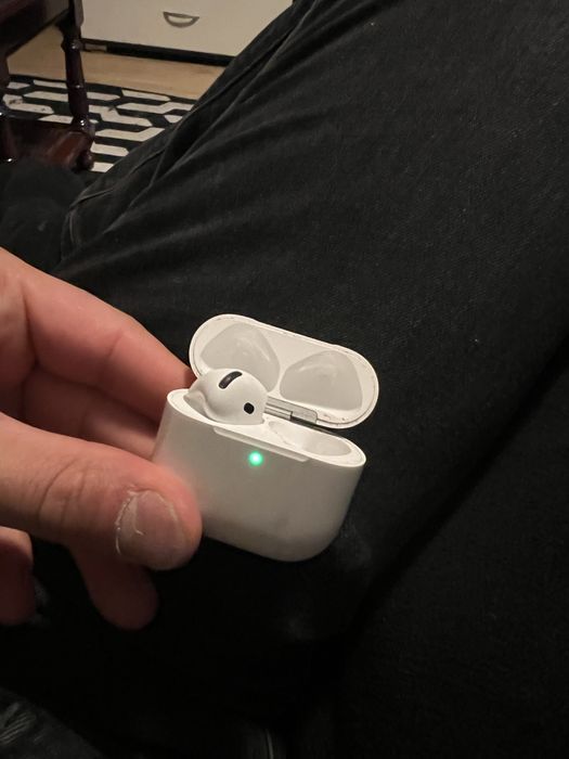 Airpods 4 ANC - кейс/лява слушалка