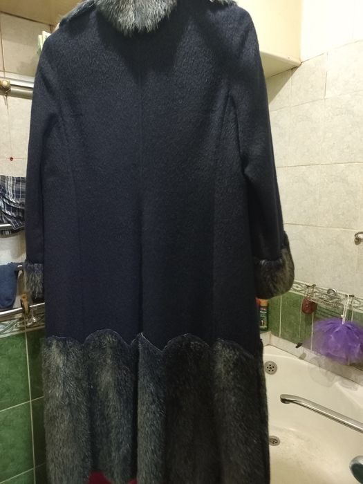 Продам пальтоИз ламыГдр