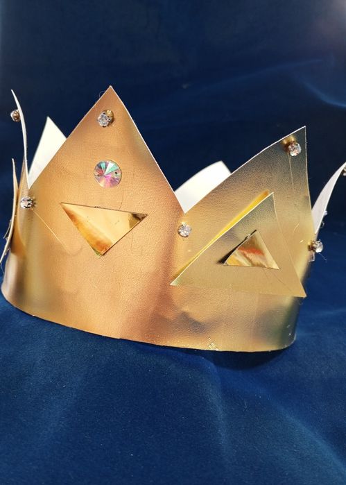 Короны на заказ, кожзам 
Звоните или пишите в ТГ в любое время 
Смотри