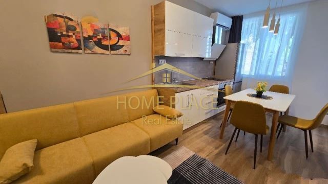 Дава се под наем Тристаен апартамент в Варна, Център - 70 кв.м за 765 € - Снимка #1