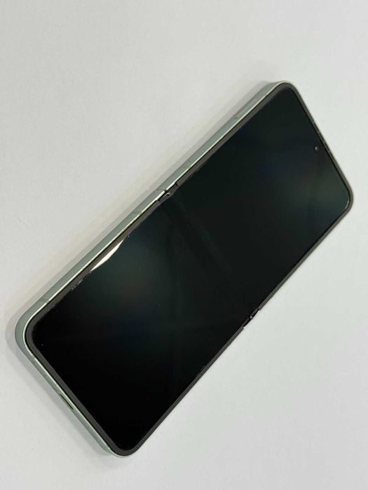 Samsung Galaxy Z Flip6 512GB / 12GB RAM