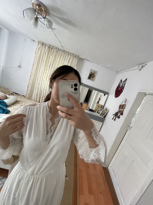 Платье белое! Можно одевать под джакет