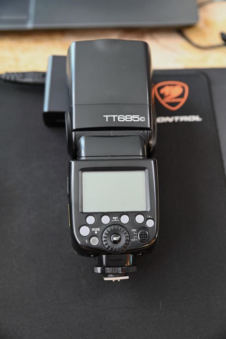 DSLR фотоапарат Canon 750d + EF-S 18-135mm f/3.5-5.6 IS STM+светкавица