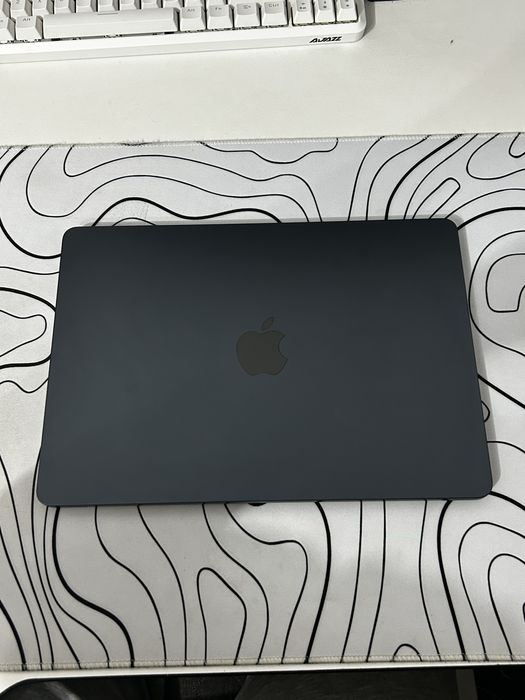 MacBook M4 16,256