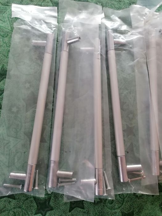 Дръжки за мебели два размера 17 бр. и 3 бр. по - малки