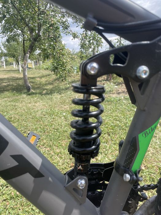 Bicicleta full suspension