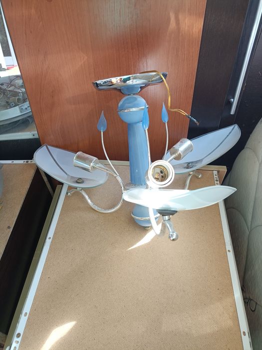 Продам люстру срочно