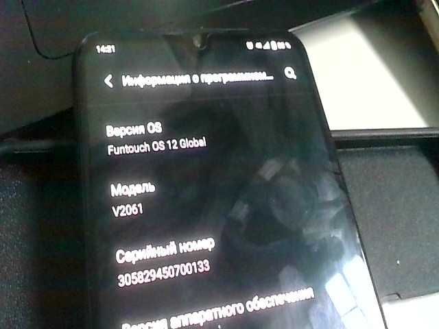 Смартфон Vivo V21e