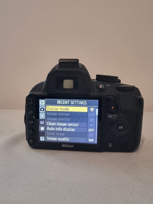 Nikon D3100 cu obiectiv Tamron 18-200mm